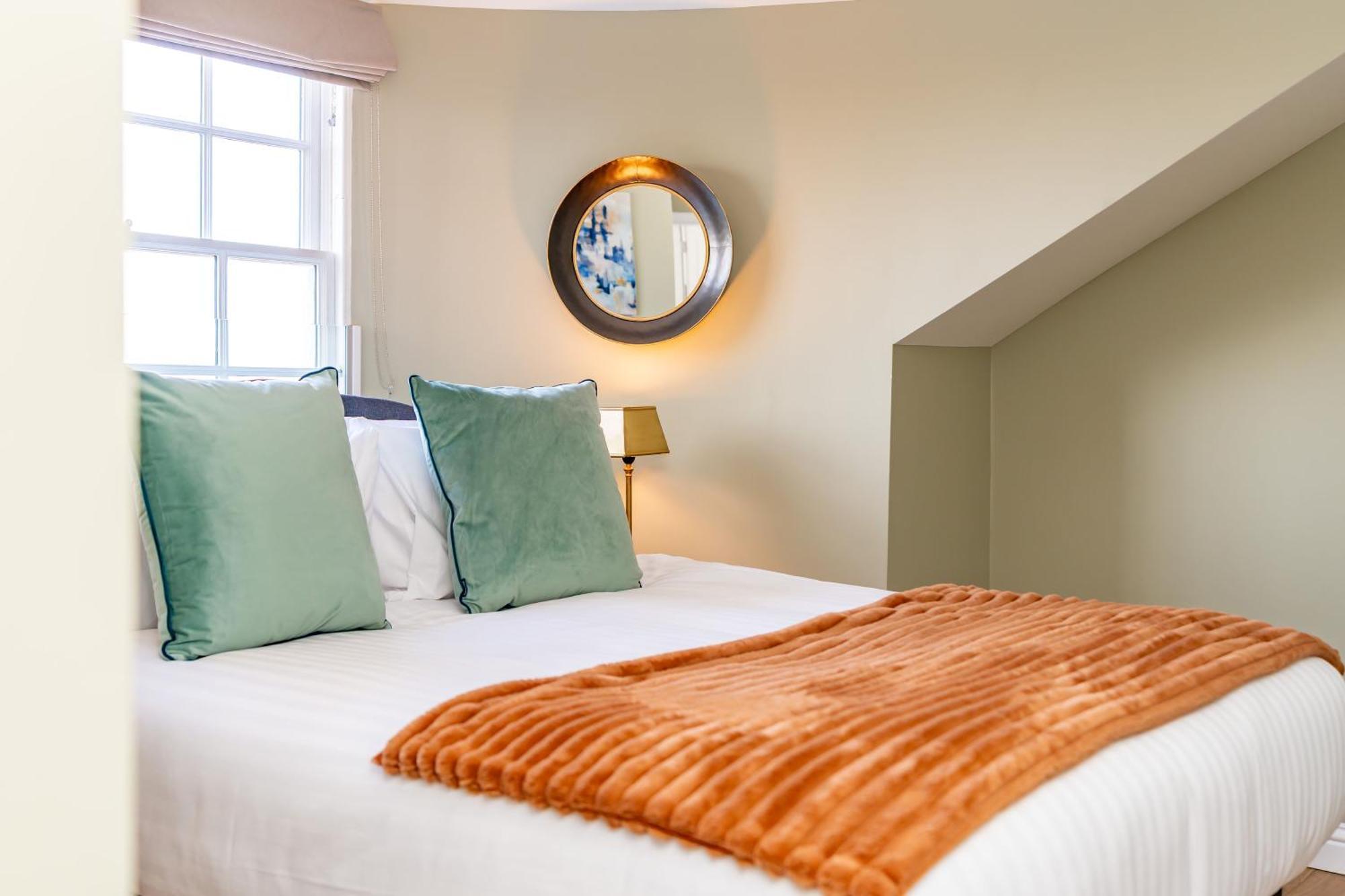 Dragon Suites Luxury Apartments At 9 Albyn Place Edinburgh Dış mekan fotoğraf